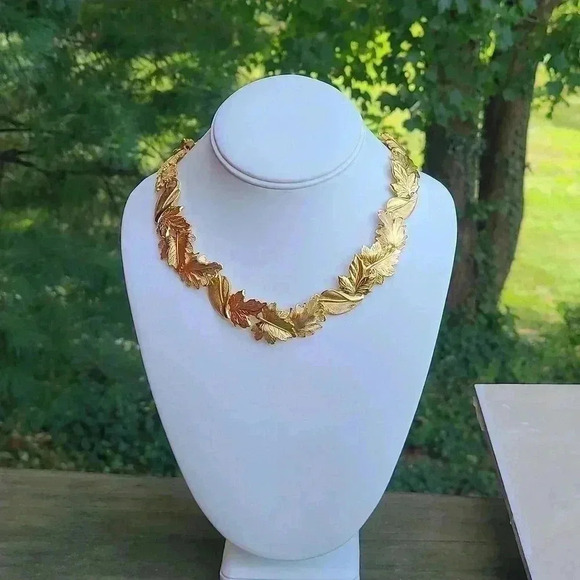 Vintage Napier leaves Gold-toned necklace - Picture 13 of 16